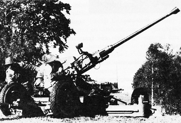 Bofors 40 mm luftvärnsautomatkanon. 