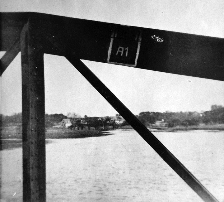 Bild som förställer en markering på en bro. Källa: KrA, Stockholms försvarsområde (1943).