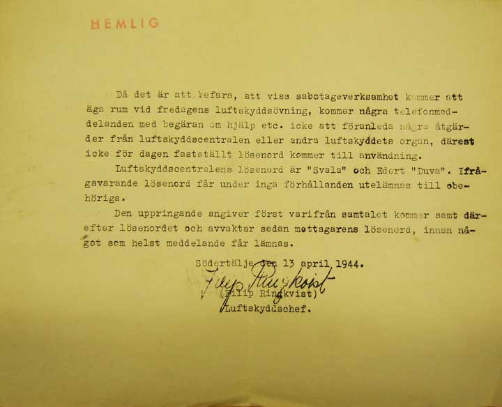 Ett meddelande till befälhavaren för brandkårsavdelning 3 i epidemisjukhuset, med det hemliga lösenordet. Källa: Södertälje stadsarkiv Södertälje brandkår (1944).